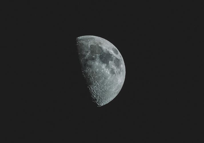 달이 2개인 꿈