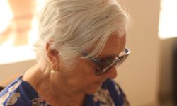 흰머리 뽑는 꿈