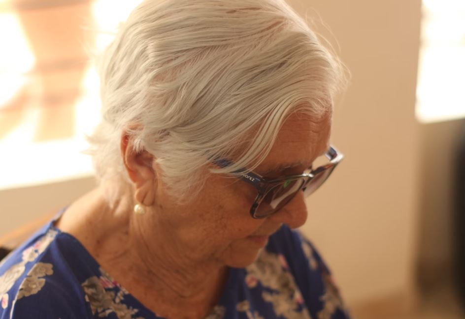 흰머리 뽑는 꿈