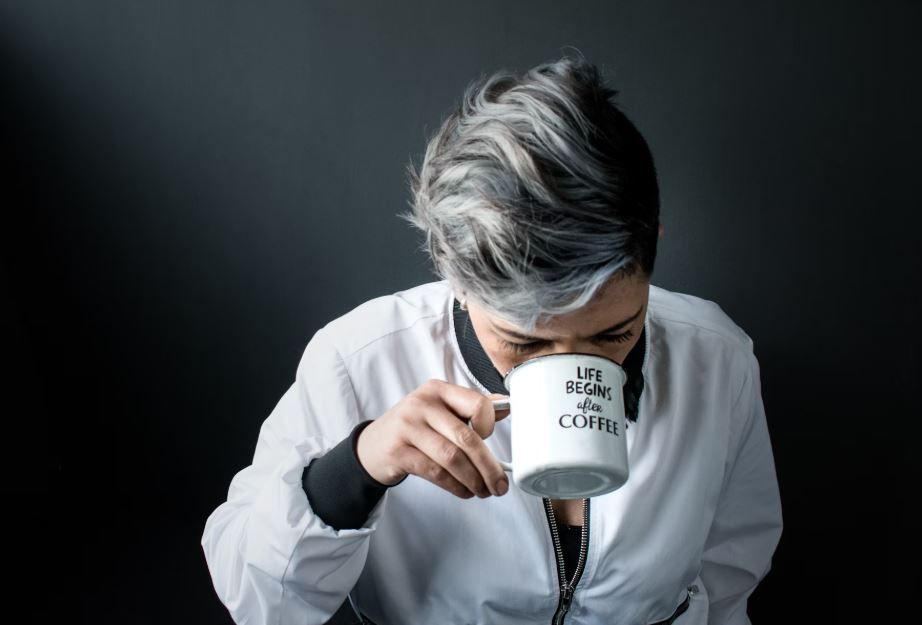 흰머리 빠지는 꿈